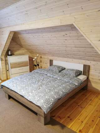 Гостевой дом Kambarių nuoma Salantuose Salantai Номер с кроватью размера «queen-size» и общей ванной комнатой-3